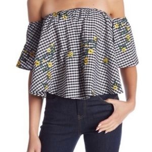 Romeo & Juliet Couture off the shoulder blouse NWT
